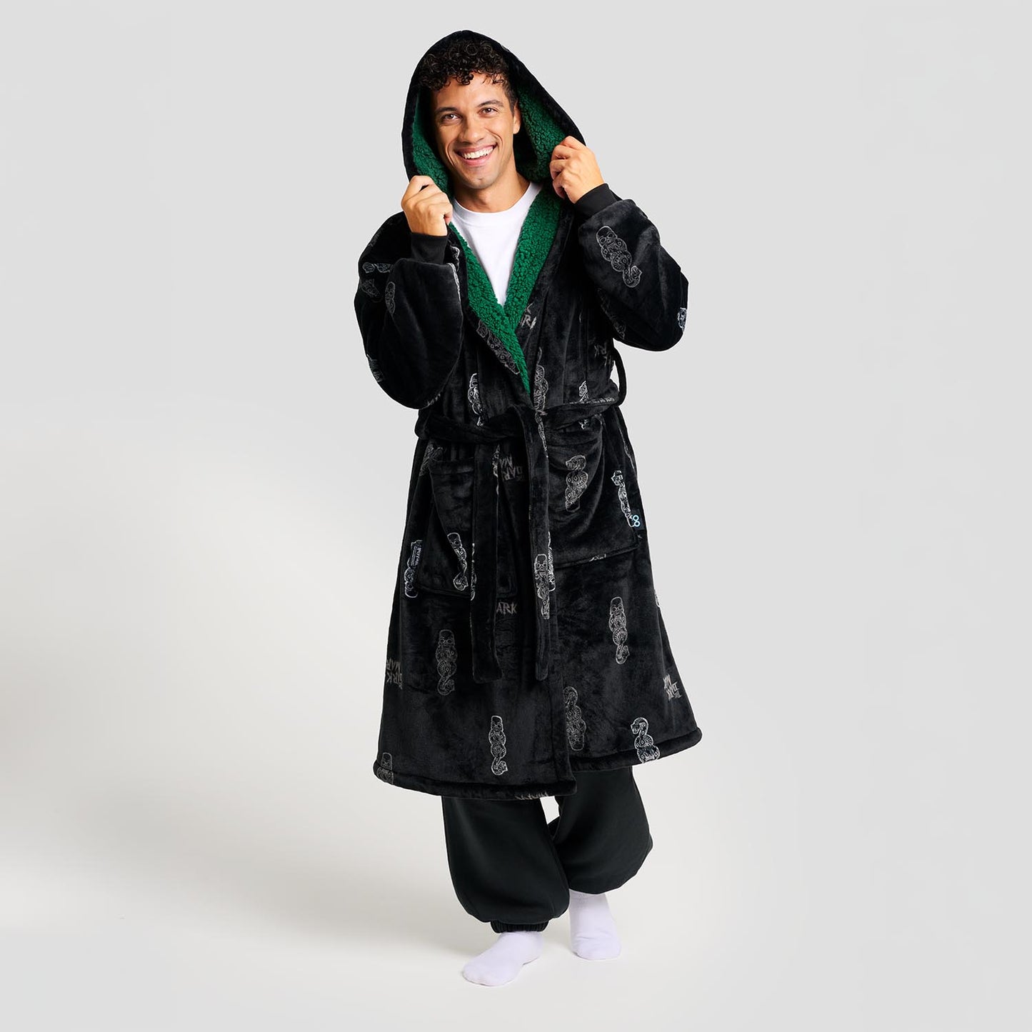 size: Renato is 179cm wearing a size L/XL