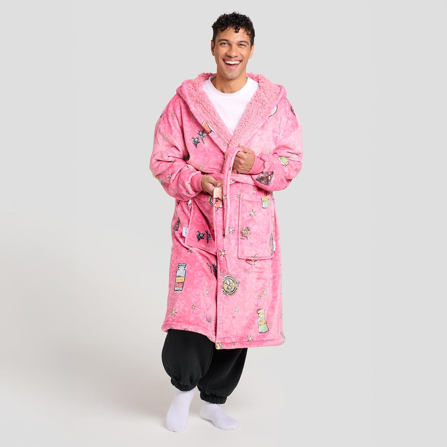 size: Renato is 179cm wearing a size L/XL