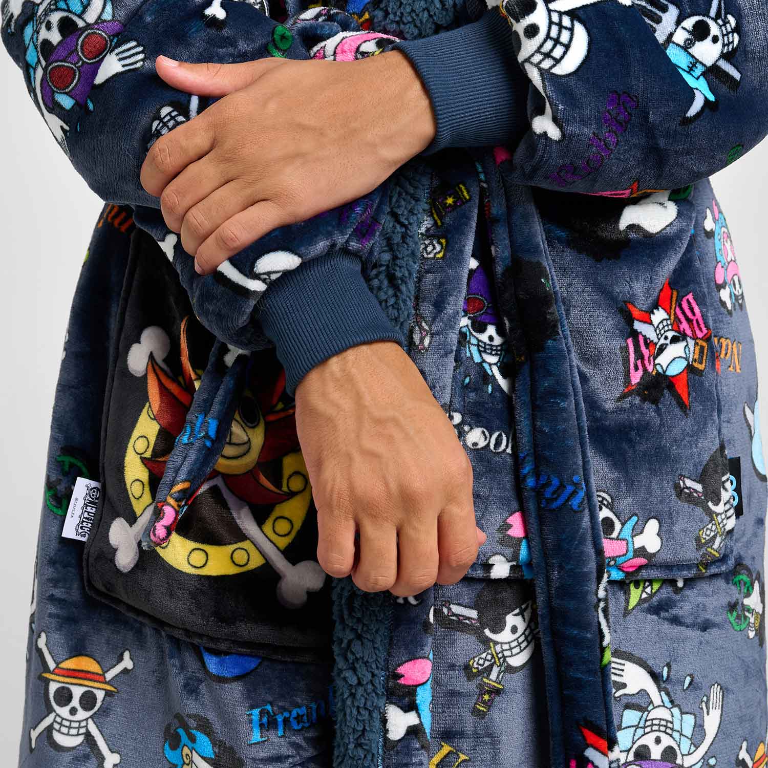 size: Renato is 179cm wearing a size L/XL
