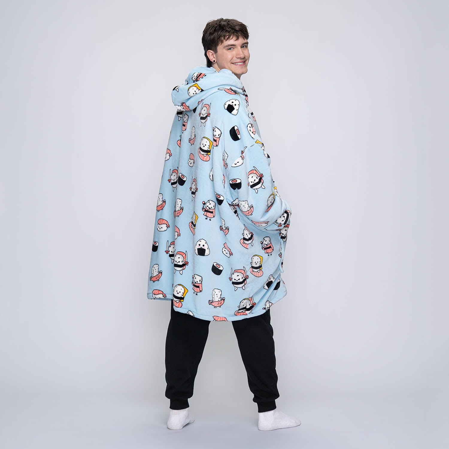 size: Connor is 183cm wearing a size OOD