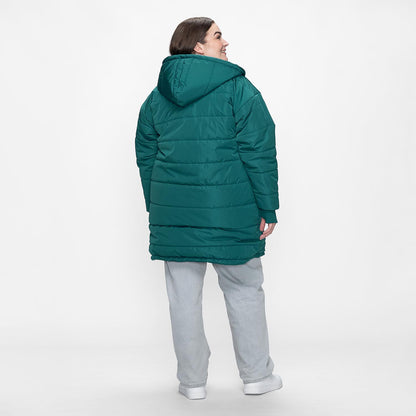 size: Claudia is 173cm wearing a size L/XL