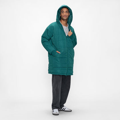 size: Asher is 182cm wearing a size L/XL