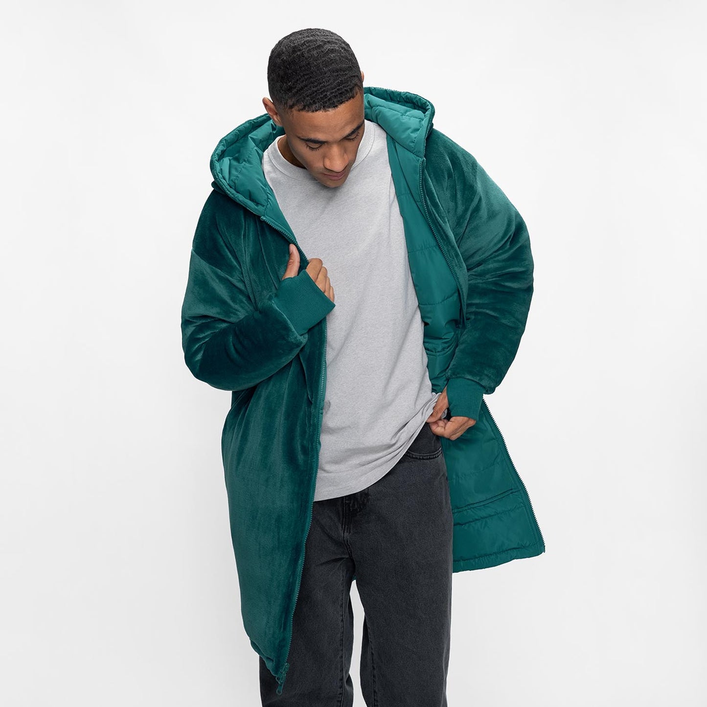 size: Asher is 182cm wearing a size L/XL