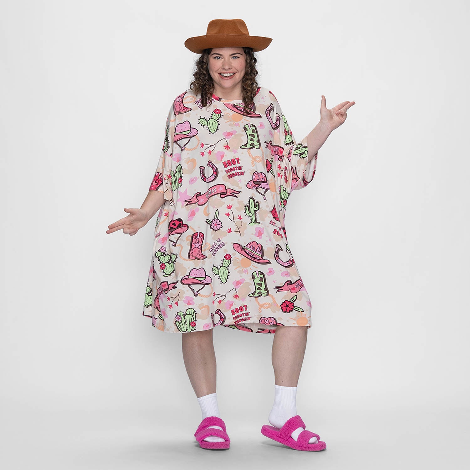 size: Finty is 169cm wearing a size OSFM